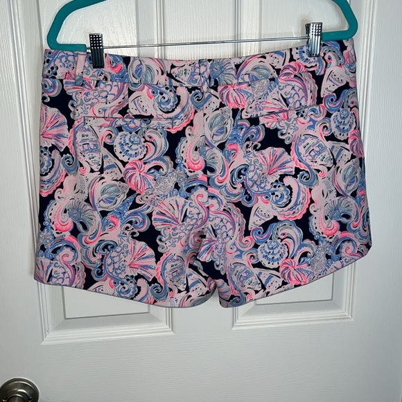 Lilly Pulitzer shorts, zip front front and back pockets size 14 - Picture 3 of 3